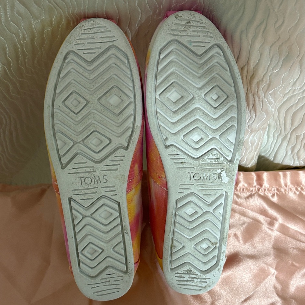 TOMS w/ Box Women's Fuchia Rose Embroidered Pink and Yellow Shoes-Size 8.5 - Picture 7 of 8